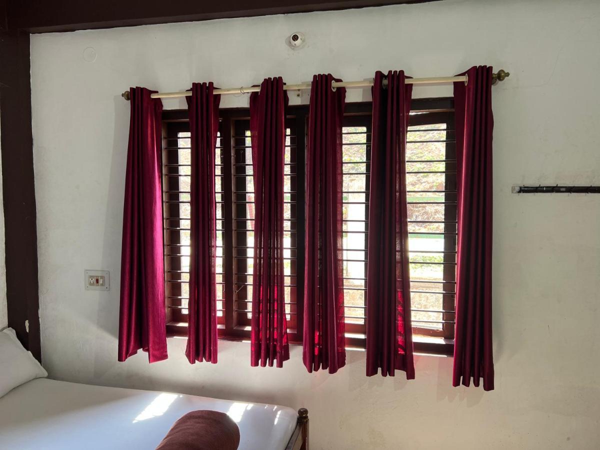 Hotel Caveri Inn มาดิเครี ภายนอก รูปภาพ